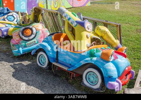Road Town Tortola, Isole Vergini britanniche BVI, Road Harbour Harbour Harbour Harbour, Cyril B. Romney Tortola Pier Park, scena all'aperto, giro in auto per bambini, giro di divertimento danneggiato, Foto Stock