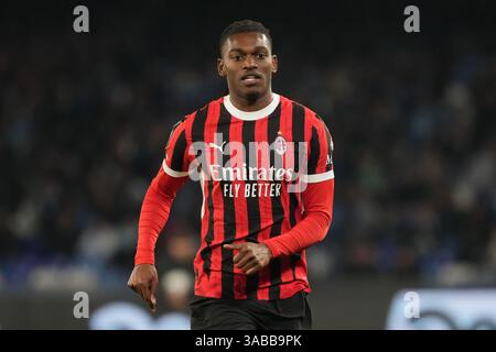 Napoli, Italia. 30 marzo 2025. Rafael Leao dell'AC Milan durante la partita di serie A tra SSC Napoli e AC Milan allo Stadio Diego Armando Maradona Napoli Foto Stock