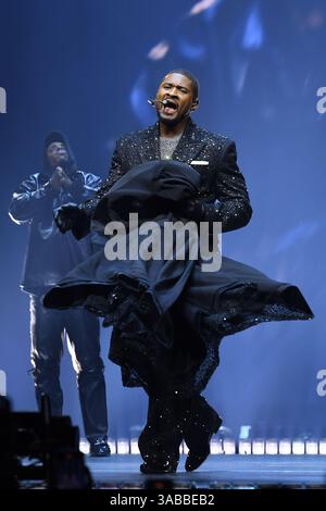 LONDRA, INGHILTERRA - 1 APRILE: Usher (Usher Raymond IV) si esibisce all'O2 Arena di Greenwich il 1° aprile 2025 a Londra, Inghilterra. CAP/Mar ©Mar/Capital Pictures credito: Capital Pictures/Alamy Live News Foto Stock