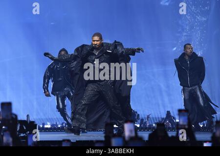 LONDRA, INGHILTERRA - 1 APRILE: Usher (Usher Raymond IV) si esibisce all'O2 Arena di Greenwich il 1° aprile 2025 a Londra, Inghilterra. CAP/Mar ©Mar/Capital Pictures credito: Capital Pictures/Alamy Live News Foto Stock