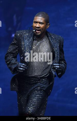 LONDRA, INGHILTERRA - 1 APRILE: Usher (Usher Raymond IV) si esibisce all'O2 Arena di Greenwich il 1° aprile 2025 a Londra, Inghilterra. CAP/Mar ©Mar/Capital Pictures credito: Capital Pictures/Alamy Live News Foto Stock