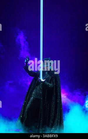 LONDRA, INGHILTERRA - 1 APRILE: Usher (Usher Raymond IV) si esibisce all'O2 Arena di Greenwich il 1° aprile 2025 a Londra, Inghilterra. CAP/Mar ©Mar/Capital Pictures credito: Capital Pictures/Alamy Live News Foto Stock
