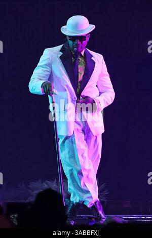 LONDRA, INGHILTERRA - 1 APRILE: Usher (Usher Raymond IV) si esibisce all'O2 Arena di Greenwich il 1° aprile 2025 a Londra, Inghilterra. CAP/Mar ©Mar/Capital Pictures credito: Capital Pictures/Alamy Live News Foto Stock