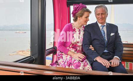 Hai Phong, Vietnam. 2 aprile 2025. Regina Matilde del Belgio e Re Filippo - Filip del Belgio nella foto durante una visita alle PROFONDE zone umide C, durante una visita di Stato in Vietnam, mercoledì 2 aprile 2025 a hai Phong. Il re e la regina sono in visita ufficiale di stato in Vietnam dall'1 al 3 aprile 2025. BELGA PHOTO POOL FREDERIC ANDRIEU credito: Belga News Agency/Alamy Live News Foto Stock
