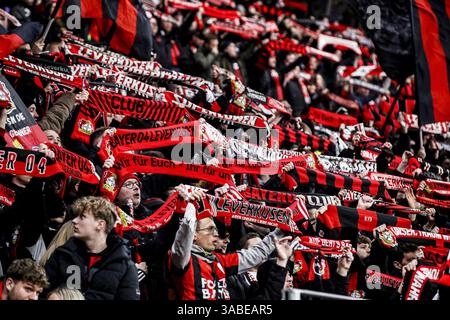 LEVERKUSEN - Bayer 04 tifosi del Leverkusen durante la partita di UEFA Champions League tra Bayer 04 Leverkusen e FC Bayern Monaco alla Bay Arena l'11 marzo 2025 a Leverkusen, Germania. ANP / Hollandse Hoogte / Bart Stoutjesdijk Foto Stock