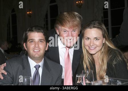 15 marzo 2018 - FILE - la moglie di Donald Trump Jr. Vanessa chiede il divorzio dopo 12 anni di matrimonio. NELLA FOTO: 20 gennaio 2007 - Palm Beach, Florida, Stati Uniti - Donald Trump Jr, Donald Trump e Vanessa Trump al Mar-A-Lago Club nel 2007 a Palm Beach. (Immagine di credito: © SMG via ZUMA Wire) Foto Stock