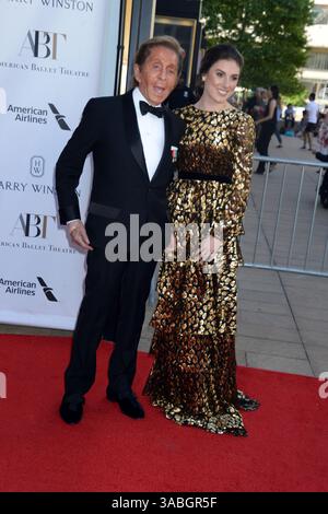 NEW YORK, NY - 21 MAGGIO: Valentino partecipa al 2018 American Ballet Theatre Spring Gala al Metropolitan Opera House il 21 maggio 2018 a New York City....persone: Valentino (immagine di credito: © SMG via ZUMA Wire) Foto Stock
