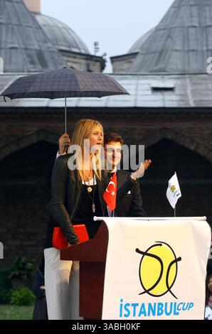 21 maggio 2007 - Istanbul, Turchia - la tennista russa MARIA SHARAPOVA parla durante la cerimonia di apertura del torneo di tennis WTA Istanbul Cup presso il palazzo topkapi dell'era ottomana a Istanbul, Turchia. (Immagine di credito: © Kursad Bayhan/Kursat Bayhan/ZUMA Press) Foto Stock