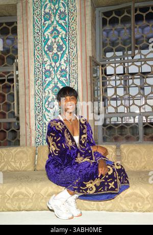 21 maggio 2007 - Istanbul, Turchia - la star del tennis statunitense VENUS WILLIAMS indossa abiti ottomani tradizionali nella sezione harem del palazzo topkapi dell'epoca ottomana a Istanbul; Turchia. (Immagine di credito: © Istanbul Cup Tennis Tournament/ZUMA Press) Foto Stock