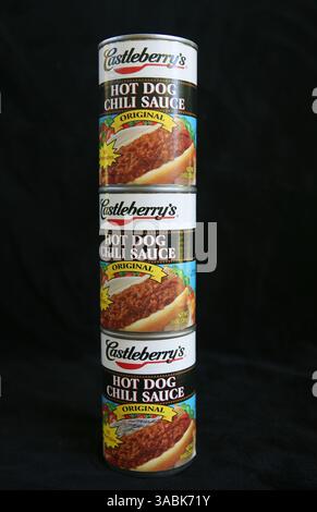 19 settembre 2007 - Pensacola, FL, USA - Una fabbrica al centro di un'epidemia di botulismo estivo in lattine di salsa di peperoncino hot dog è destinato a riaprire oggi. Castleberry's Food Company afferma che riprenderà la produzione presso la sua fabbrica di Augusta, Georgia. La fabbrica è stata chiusa a causa di un focolaio nazionale di botulismo legato a lattine di salsa di peperoncino hot dog di Castleberry. Dave Melbourne con Castleberry's dice che 1 delle linee di produzione che hanno prodotto la salsa al peperoncino non sarà ancora operativa. Melbourne dice che la salsa di peperoncino hot dog sarà prodotta da un appaltatore in un'altra sede per il momento. Officia sanitaria Foto Stock