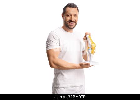 Chiropratico con un modello di osso del ginocchio isolato su sfondo bianco Foto Stock