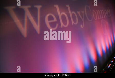 4 ottobre 2007 - Laguna Beach, CALIFORNIA, USA - Webby Connect sullo sfondo del palcoscenico. (Immagine di credito: © Tim Wagner/ZUMA Press) Foto Stock