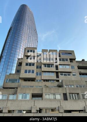 Appartamenti Bankside, vecchi e nuovi, con vista sul Tamigi, Southwark, Londra, Regno Unito Foto Stock