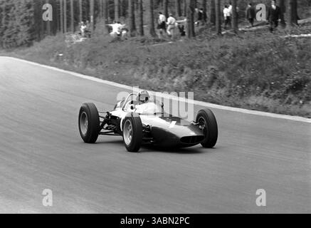 Graham Hill (GBR) BRM P57 finì secondo nonostante soffrisse un'accensione irregolare per la maggior parte della gara...Gran Premio del Belgio, Spa-Francorchamps, 17 giugno 1962. (Immagine di credito: ©Sutton Motorsports/ZUMA Press) Foto Stock