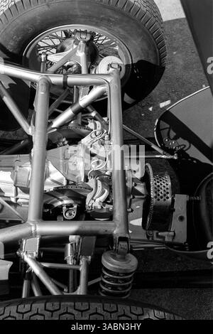 Il cambio e i freni di bordo per una Ferrari 156 in fase di assemblaggio presso la fabbrica Ferrari. Ferrari F1 Garage, Maranello, Italia, 1962. (Immagine di credito: ©Sutton Motorsports/ZUMA Press) Foto Stock