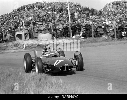 Graham Hill (GBR) BRM P57 ha vinto il suo primo Grand Prix nella gara di apertura della stagione...Gran Premio d'Olanda, Zandvoort, 20 maggio 1962. (Immagine di credito: ©Sutton Motorsports/ZUMA Press) Foto Stock