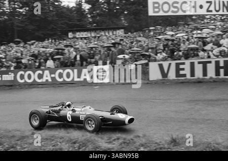 Jackie Stewart (GBR) BRM P261 ha concluso quinto... Gran Premio di Germania, Nurburgring, 7 agosto 1966. (Immagine di credito: ©Sutton Motorsports/ZUMA Press) Foto Stock