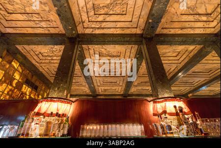 Interno dell'American Bar (ex Kärntner Bar), 1908, dell'architetto Adolf Loos, Vienna, Austria Foto Stock