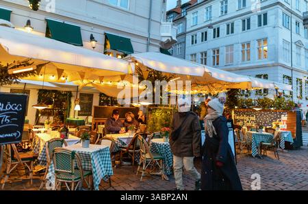 Nyhaven Street cafè Copenhagen Danimarca Foto Stock