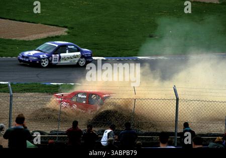 Gabriele Tarquini (ITA) Alfa Romeo 155 TS conclude la sua gara nella ghiaia..British Touring Car Championship, Donington, Inghilterra, 18 settembre 1994. (Immagine di credito: ©Sutton Motorsports/ZUMA Press) Foto Stock