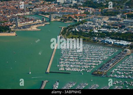 Francia, Charente-Maritime (17), la Rochelle, la città vecchia e il suo porto, sulla destra il porto di Minimes, è uno dei più grandi porti turistici del mondo Foto Stock