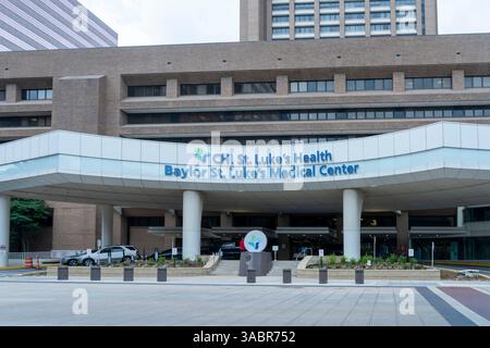 Houston, Texas, USA - 7 aprile 2024: CHI St. Luke's Health - Baylor St. Luke's Medical Center a Houston, Texas, USA. Foto Stock