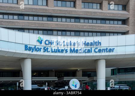 Houston, Texas, USA - 7 aprile 2024: CHI St. Luke's Health - Baylor St. Luke's Medical Center a Houston, Texas, USA. Foto Stock