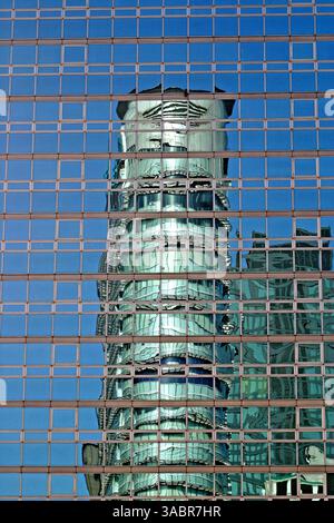 10 aprile 2005 - Seoul, Corea del Sud - l'esterno moderno di un edificio per uffici 10 aprile 2005 a Seoul, Corea del Sud. (Immagine di credito: © Zoriah/ZUMA Press) Foto Stock