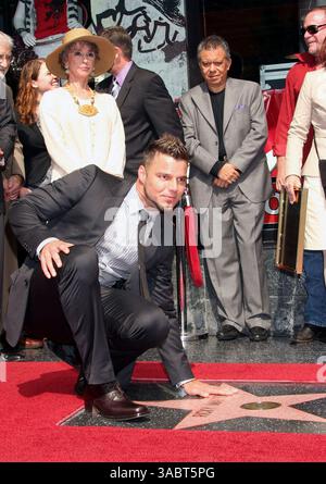 16 ottobre 2007; Hollywood, California, Stati Uniti; il cantante/attore RICKY MARTIN riceve la 2.351 stella di Hollywood sulla Walk of Fame. Credito obbligatorio: Foto di Paul Fenton/ZUMA Press. (©) Copyright 2007 di Paul Fenton Foto Stock