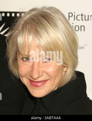 20 ottobre 2007; Hollywood, California, Stati Uniti; l'attrice HELEN MIRREN all'evento benefico " A fine Romance" per il Motion Picture and Television Fund tenutosi presso i Sony Studios credito obbligatorio: foto di Paul Fenton/ZUMA Press. (©) Copyright 2007 di Paul Fenton Foto Stock