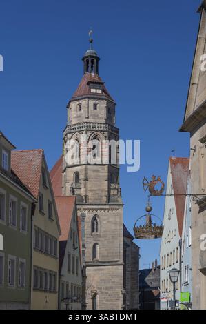 Torre della chiesa parrocchiale di Sant'Andrea, Martin-Lutero-Platz 11, Weissenburg, Franconia media, Baviera, Germania, Europa Foto Stock