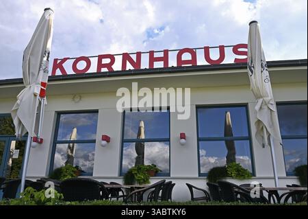 Ristorante Kornhaus sull'Elba, Dessau, Sassonia-Anhalt, Germania, Europa Foto Stock