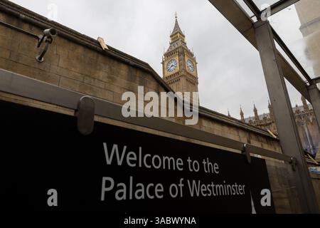 Benvenuto al cartello del Palazzo di Westminster all'interno dell'edificio del Parlamento del Regno Unito, con la scritta BG Ben (St Stephen's Tower). Foto Stock