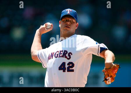 15 aprile 2008 - Arlington, Texas, USA - lanciatore titolare dei Texas Rangers KEVIN MILLWOOD durante la partita contro i Los Angeles Angels al Rangers Ballpark. I Los Angeles Angels sconfissero i Texas Rangers 7-4. (Immagine di credito: © Jeff Etessam/Cal Sport Media/ZUMA Press) Foto Stock