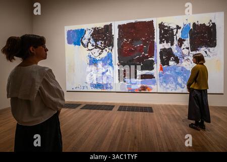 Londra, Regno Unito. 3 aprile 2025. IVA, 1973, di Joan Mitchell, una nuova donazione viene svelata da Maria Balshaw, direttrice della Tate, e dai donatori del dono, Jorge M. Pérez e sua moglie Darlene, alla Tate Modern. Jorge Pérez è un uomo d'affari americano di origini latine e presidente esecutivo fondatore della società immobiliare con sede a Miami The Related Group. Crediti: Guy Bell/Alamy Live News Foto Stock