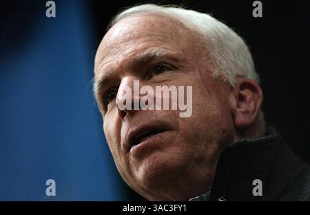 7 dicembre 2007, il senatore repubblicano John McCain del New Hampshire presidenziale fiducioso a Bedford, New Hampshire (immagine di credito: Foto Stock