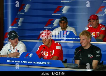 Conferenza stampa FIA (da Back Row (L a R)): Juan Pablo Montoya (col) Williams; Rubens Barrichello (BRA) Ferrari; Ralf Schumacher (GER) Williams; Michael Schumacher (GER) Ferrari; Kimi Raikkonen (fin) McLaren..Formula 1 World Championship, RD12, German Grand Prix, Preparations, Hockenheim, Germania, 31 luglio 2003..IMMAGINE DIGITALE (immagine di credito: ©Sutton Motorsports/ZUMA Press) Foto Stock