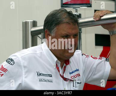 Norbert Kreyer (GER) Senior General Manager di Race and test Engineering per Toyota..Formula 1 World Championship, Rd13, Gran Premio d'Ungheria, preparativi, Hungaroring, Ungheria, 21 agosto 2003..IMMAGINE DIGITALE (immagine di credito: ©Sutton Motorsports/ZUMA Press) Foto Stock
