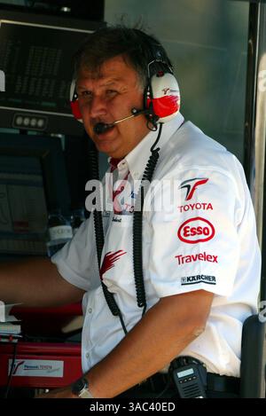 Norbert Kreyer (GER) Toyota Senior General Manager of Race and test Engineering..Formula 1 World Championship, Rd13, ungherese Grand Prix, Hungaroring, Ungheria, 23 agosto 2003..IMMAGINE DIGITALE (immagine di credito: ©Sutton Motorsports/ZUMA Press) Foto Stock