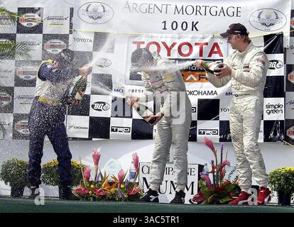 Il podio (da L a R): Danica Patrick (USA) Team Rahal, secondo; Michael Valiante (CDN) Lynx Racing, vincitore; Ryan Dalziel (GBR) Sierra Sierra Sierra Racing, terzo. . Toyota Atlantic Championship, RD12, Miami, Florida, Stati Uniti, 28 settembre 2003..IMMAGINE DIGITALE (immagine di credito: ©Sutton Motorsports/ZUMA Press) Foto Stock