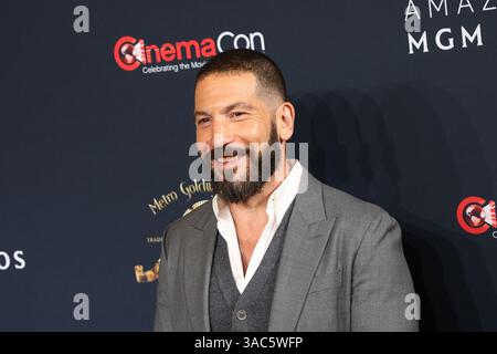 Las Vegas, Stati Uniti. 2 aprile 2025. Jon Bernthal arriva per il Red carpet degli Amazon MGM Studios durante il CinemaCon 2025 al Caesars Palace, Las Vegas, Nevada, mercoledì 2 aprile 2025. Foto di James Atoa/UPI credito: UPI/Alamy Live News Foto Stock