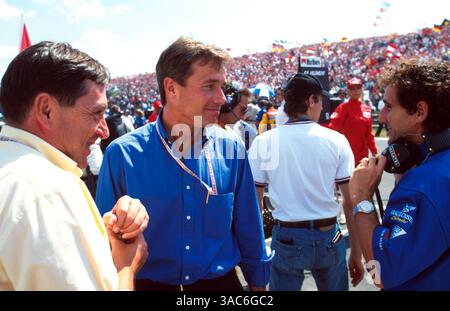 L a R Patrick Faure (fra), responsabile Renault Sport, Craig Pollock (CDN), direttore generale DEL BAR e Alain Prost (fra)..Campionato del mondo di Formula 1, Gran Premio d'Ungheria, Rd 11, Budapest, Ungheria, 10 agosto 1997 (immagine di credito: ©Sutton Motorsports/ZUMA Press) Foto Stock