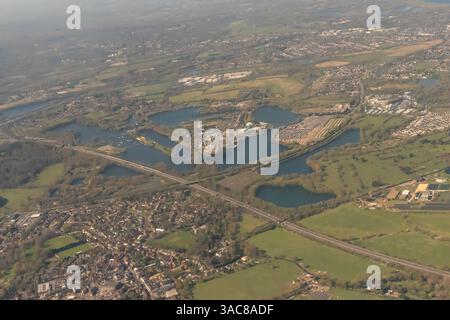 Una vista aerea del Thorpe Park Resort nel Surrey, Regno Unito Foto Stock