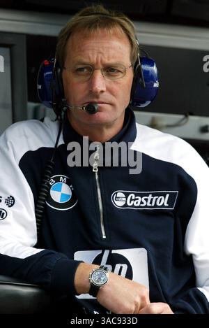 Dickie Stanford (GBR) Williams Team Manager..Gran Premio di Gran Bretagna, Silverstone, Inghilterra, 6 luglio 2002..IMMAGINE DIGITALE. (Immagine di credito: ©Sutton Motorsports/ZUMA Press) Foto Stock