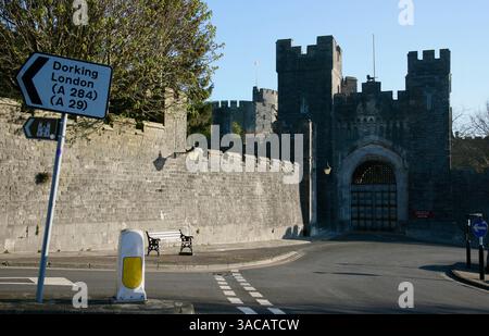 Fuori dal castello, ad Arundel, nel West Sussex, Regno Unito, Europa Foto Stock