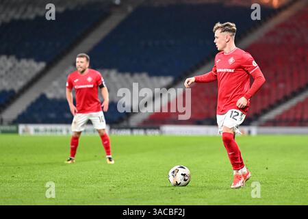 Glasgow, Scozia, Regno Unito. 2 aprile 2025. Liam Stravick degli Airdrieonians durante il match per il William Hill Championship tra Queen's Park e Airdrie ad Hampden Park. Crediti: Damon Thomson/Alamy Live News Foto Stock