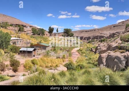 Caspana villaggio cileno nella gola scolpita dal fiume situato nel deserto cileno di Atacama Foto Stock