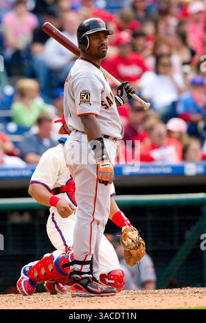 4 maggio 2008 - Philadelphia, Pennsylvania, USA - il secondo base dei San Francisco Giants RAY DURHAM, 5 pinch battendo durante la partita tra i San Francisco Giants e i Philadelphia Phillies al Citizens Bank Park di Philadelphia. I Phillies batterono i Giants 6-5. (Immagine di credito: © Chris Szagola/Cal Sport Media/ZUMA Press) Foto Stock