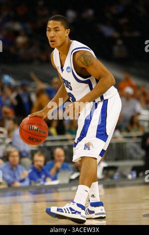 28 marzo 2008 - Houston, Texas, USA - la guardia di Memphis DERRICK ROSE ha portato la sua squadra a segnare. Memphis sconfisse Michigan State 92-74, avanzando all'ultimo round del South Regional NCAA Division i Men's Basketball Championship fissato per le 2:27 p.m. EDT marzo 30 al Reliant Stadium. (Immagine di credito: © Margaret Bowles/Cal Sport Media/ZUMA Press) Foto Stock