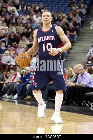 20 febbraio 2008 - Sacramento, California, Stati Uniti - il 10° MIKE BIBBY in azione contro i Sacramento Kings all'Arco Arena di Sacramento, California. I Kings batterono gli Hawks 119-107. (Immagine di credito: © Greg Ashman/Cal Sport Media/ZUMA Press) Foto Stock